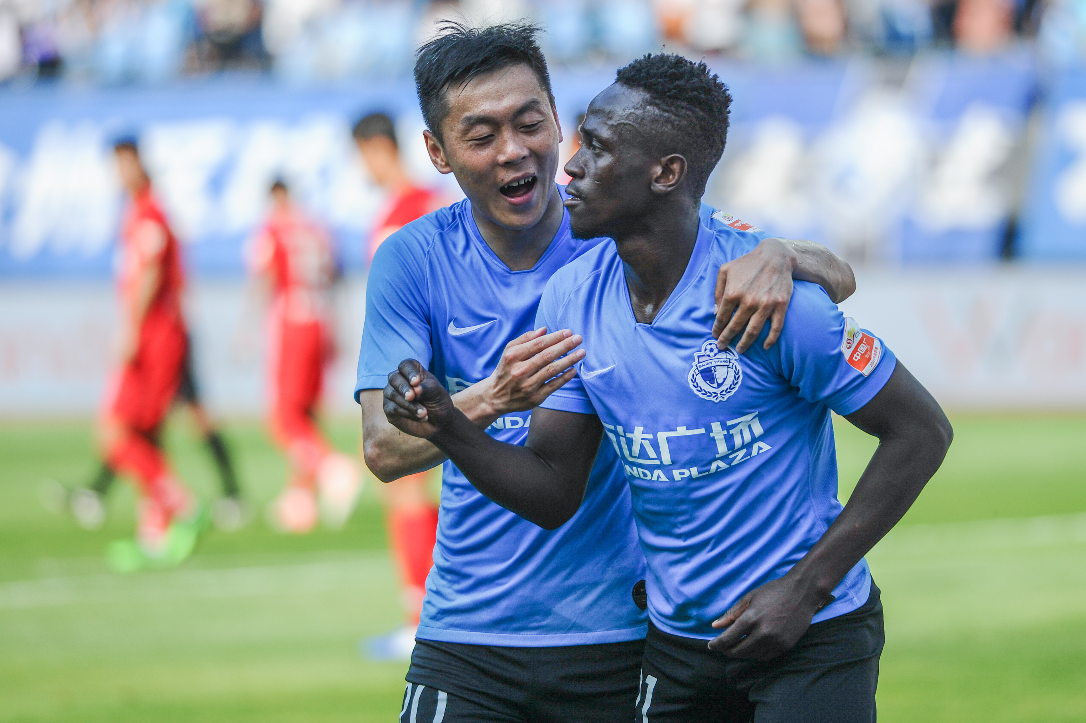 包含大连一方客场平上海申鑫，保持不败的词条