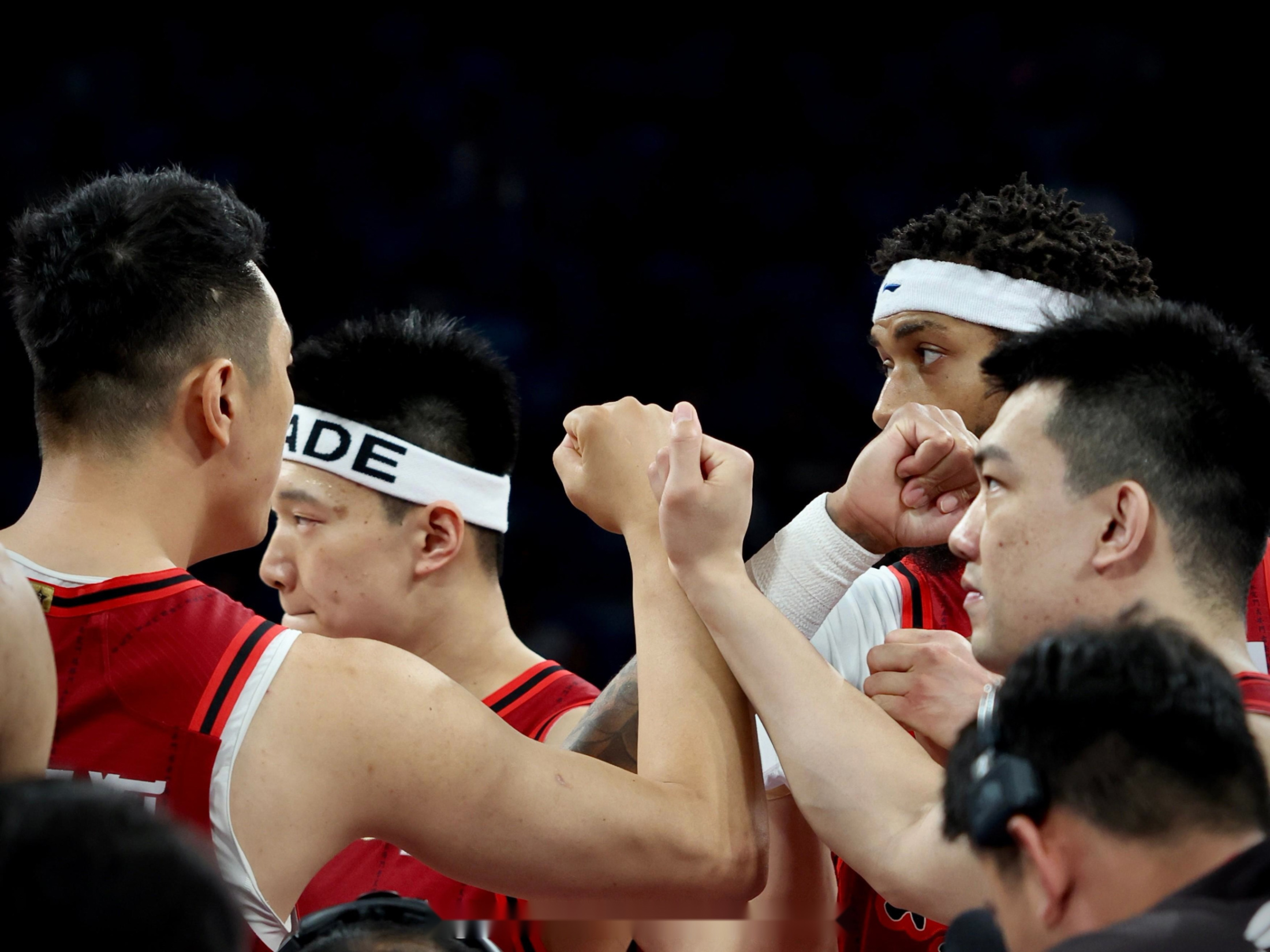 包含亚洲顶级球队集结赛场：力战到底的决心的词条