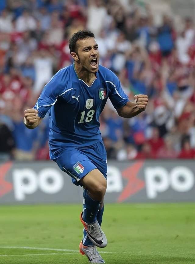 传奇球星宣布退役,铁杆粉丝感慨不已 传奇球星宣布退役,铁杆粉丝感慨不已