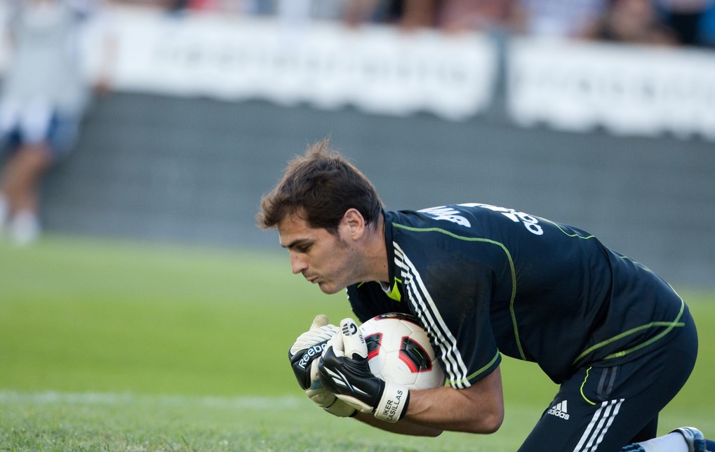 西班牙欢欣鼓舞：控球优势明显，压制对手取胜的简单介绍