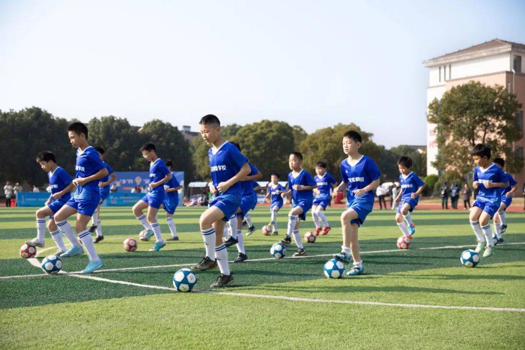 足球热爱者欢欣鼓舞!欧预赛胜负难料的简单介绍 足球热爱者欢欣鼓舞!欧预赛胜负难料的简单介绍