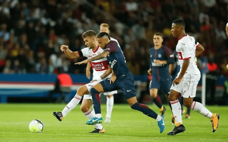 雷恩小胜蒙彼利埃，法国联赛战况白热化的简单介绍