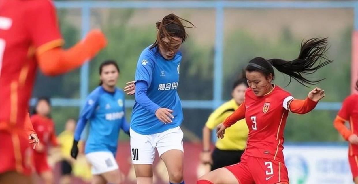 九州娱乐官网-女足教练解读战术，球队备战高级别比赛(女足主教练选拔)