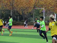 九州娱乐登录入口-足球比赛现场观众激情高涨,场面热闹如何描写